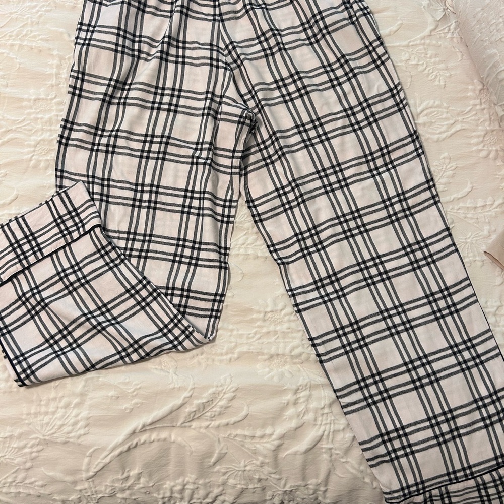 Victoria's Secret Black and Pink Pajama Pants with Timeless Design